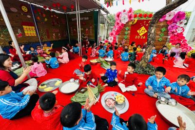 Trường Mầm non Thanh Hải tổ chức các hoạt động trải nghiệm Tết Nguyên Đán cho trẻ gắn với kỷ niệm ngày thành lập Đảng 3/2.